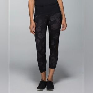 Lululemon Seek The Heat Crop
Inky Floral Soot Black / Black